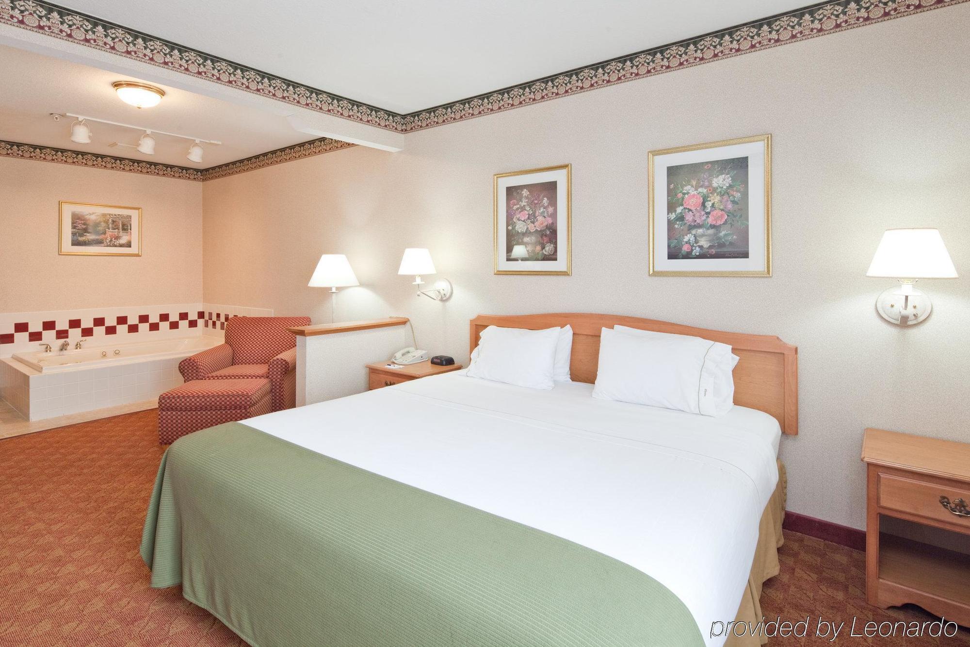 Holiday Inn Express Hotel & Suites Wauseon By Ihg Quarto foto