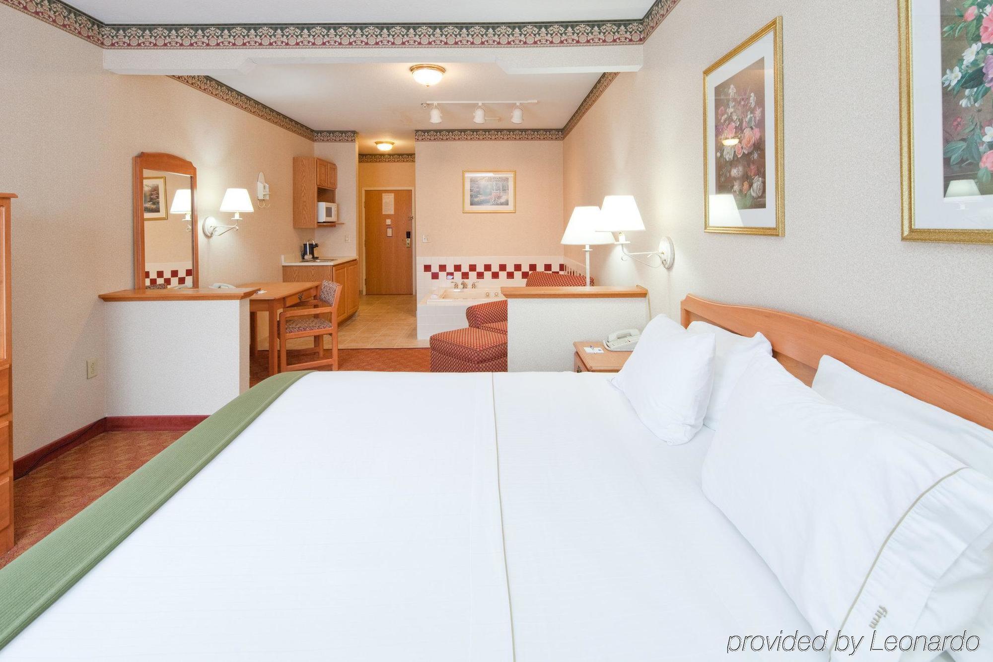Holiday Inn Express Hotel & Suites Wauseon By Ihg Quarto foto